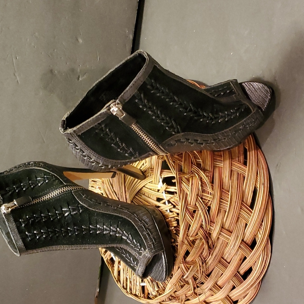 Vince Camuto Peep Toe 4 inch heels, Ankle Boots. Size 5.5B